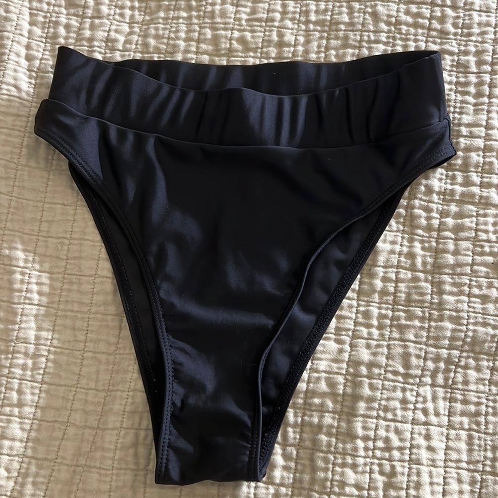Serve Shop - Thong Shorts - Small